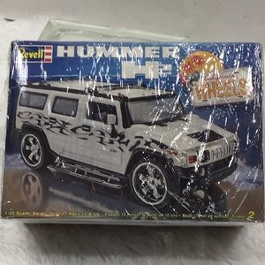 Revell Hummer H2 plastic model kit NIB